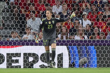 Adriana Nanclares: "Ser campeonas es nuestro objetivo, lucharemos por ello y vamos a intentarlo hasta el final".