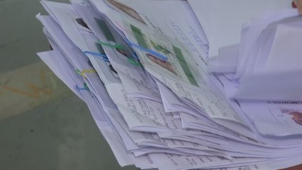 Autoridades instan a manipuladores de alimentos a evitar uso de carnés falsificados