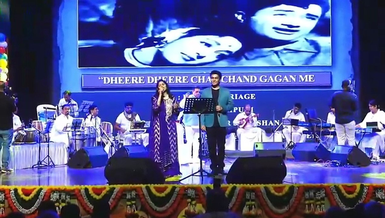 dheere dheere chal chaand gagan mein | Saurav Kishan & Sangeeta Melekar live