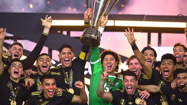 México es bicampeón de la Copa Oro; Memo Ochoa y Edson Álvarez levantan el trofeo