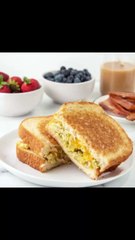 Irresistible Egg & Cheese Sandwich – Crispy, Creamy, Delicious
