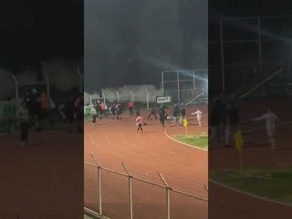 Partido de Tercera División termina en batalla campal