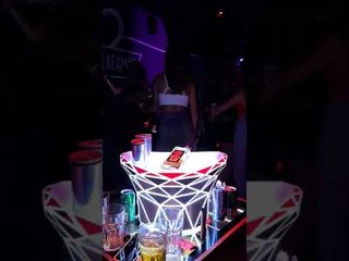 Video exclusivo: ¿Quién es la misteriosa mujer junto al "Huaso" Isla?