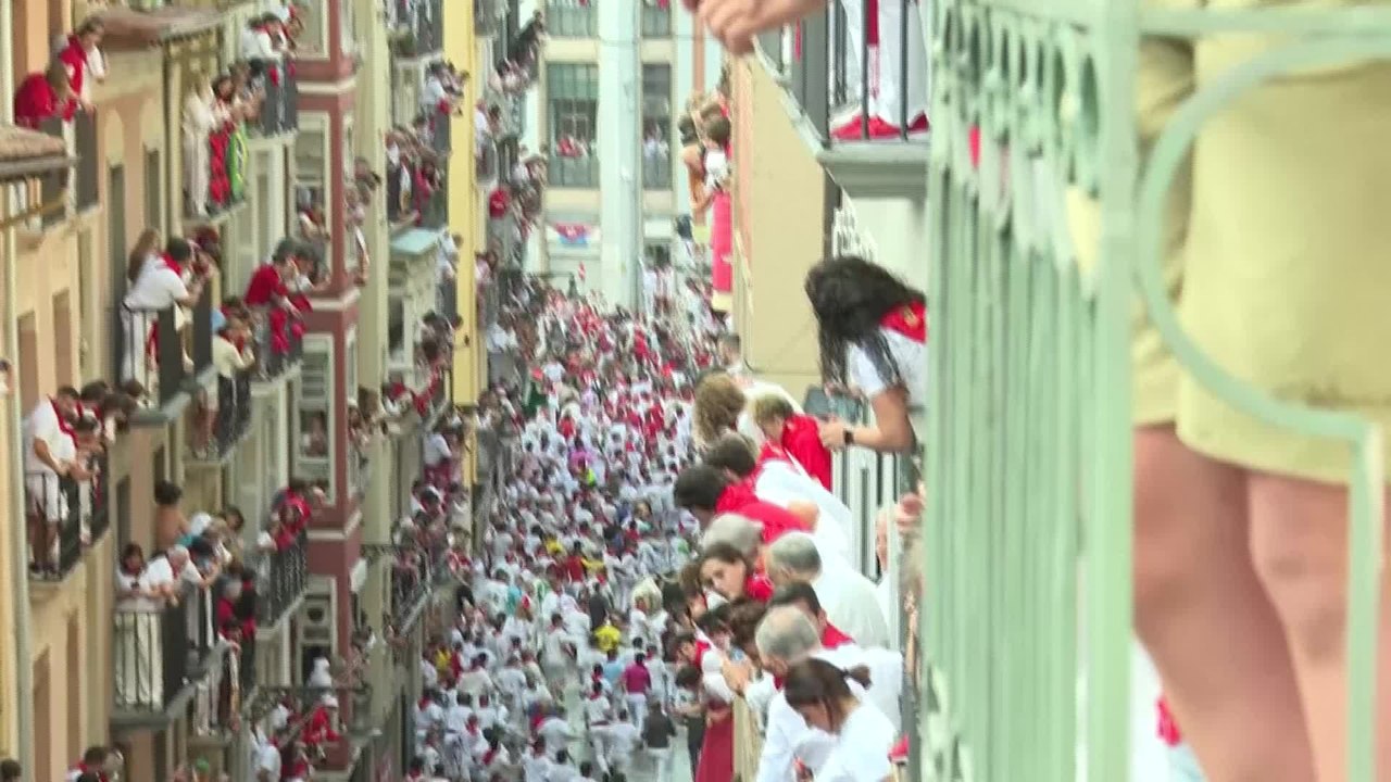 Premier lâcher de taureaux des fêtes de San Fermin à Pampelune