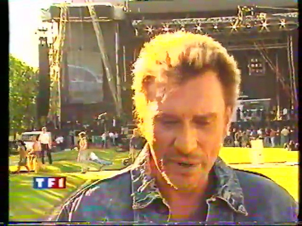 Johnny Hallyday – Tour Eiffel 2000 : Répétitions & Interview exclusive (Journal TF1 – 9 Juin)
