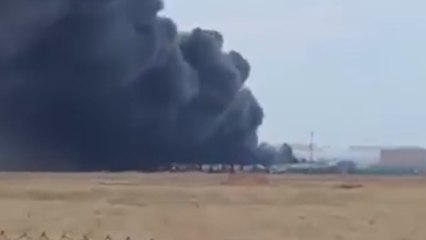 Fiumicino, il video delle fiamme e del fumo nel deposito di rifiuti