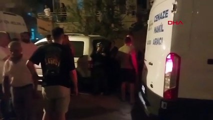 Kız kardeşini defalarca bıçaklayıp başını kesmeye çalıştı!