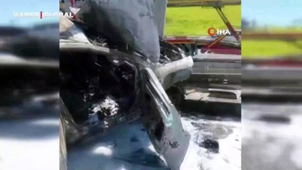 Manavgat'ta bariyerlere çarpan otomobil alev aldı: 2 yaralı