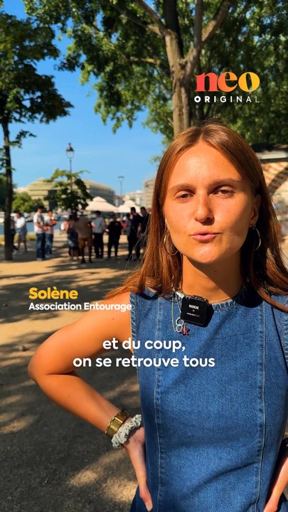 Un cochonnet, quelques boules et surtout de la chaleur humaine ! Avec Entourage, la pétanque devient le parfait prétexte pour briser la solitude tout en s’amusant ! 👫✨
