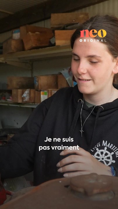 Hervé, Erwan et Lucie partagent bien plus qu’un lien familial : une passion pour les tracteurs anciens. Ensemble, ils les rénovent avec patience et entrain ! 🚜❤️