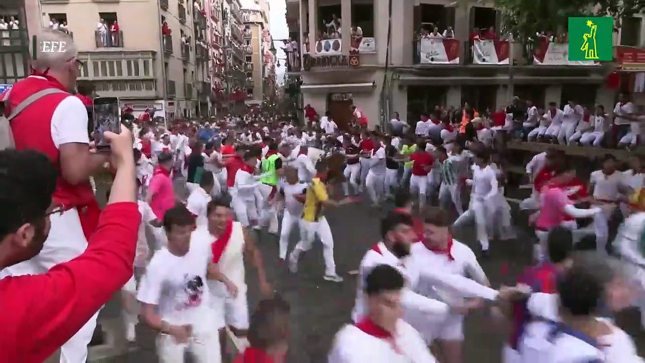 Unos Fuente Ymbro rápidos y disgregados protagonizan el primer encierro de los Sanfermines