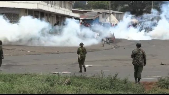 Kenya, la polizia lancia lacrimogeni a Nairobi per disperdere folla