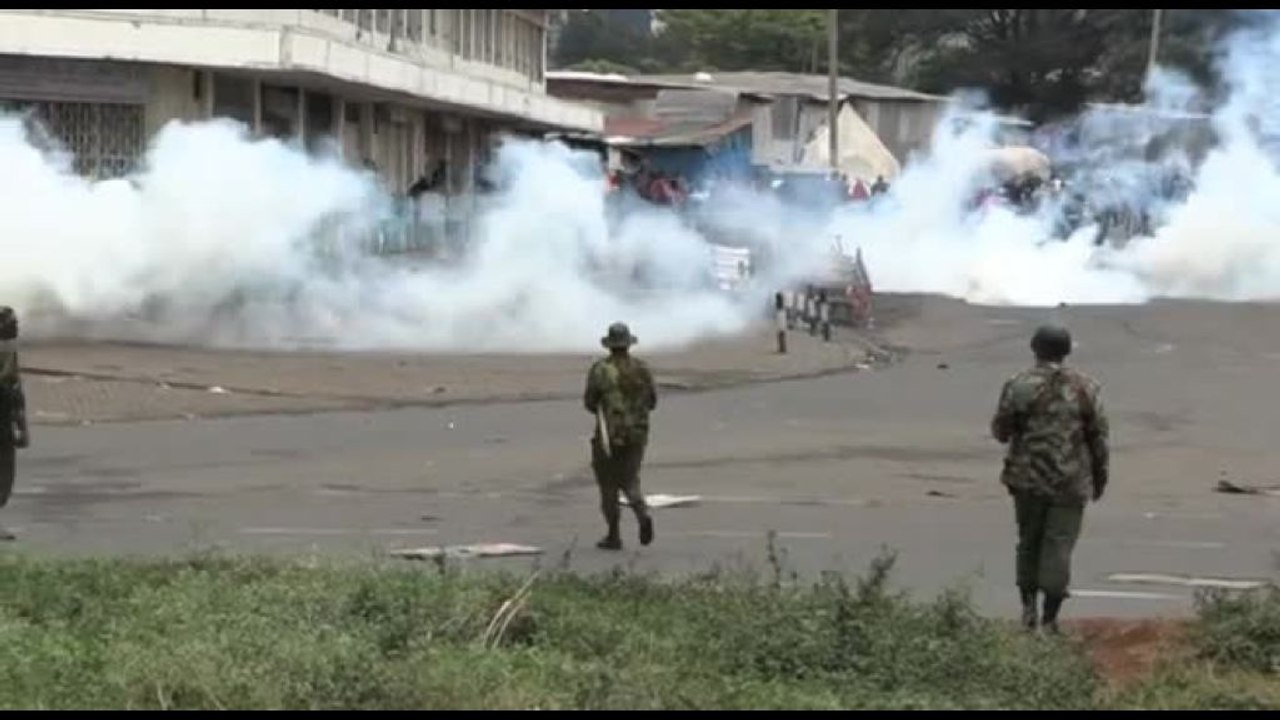 Kenya, la polizia lancia lacrimogeni a Nairobi per disperdere folla