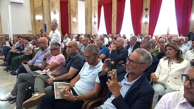 Cateno De Luca parla di Forza Italia e dei contributi dei nominati