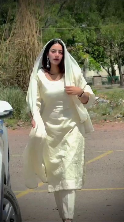 hey why are you I was there in the house look at me I have made a new relationship with this song tell me with the dupatta how you are feeling like it like it and follow