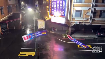 Tayvan'da tayfun yıkım getirdi