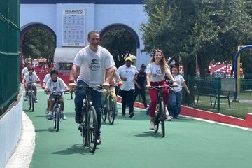 Adrián de la Garza arranca campamento de verano en el Parque España, en Monterrey