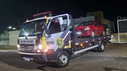 Clio que teria sido utilizado em tentativa de furto no Veredas é levado à delegacia