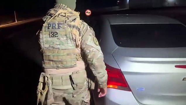 PRF prende motorista com 247 kg de maconha na BR-277, em Céu Azul