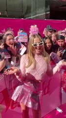 لوك باربي فينتاج لمارغوت روبي مع ذيل الحصان والحمرة الحمراء