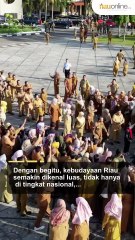 Bikin Heboh! Gubri dan Bocah Kuansing Pamer "Aura Farming" Pacu Jalur