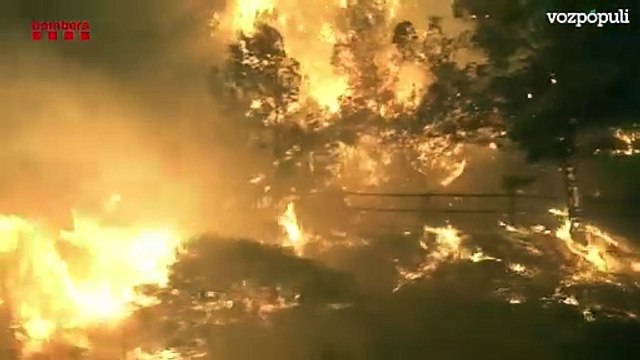 Bomberos de la Generalitat movilizan a personal libre de guardia ante el incendio de Paüls