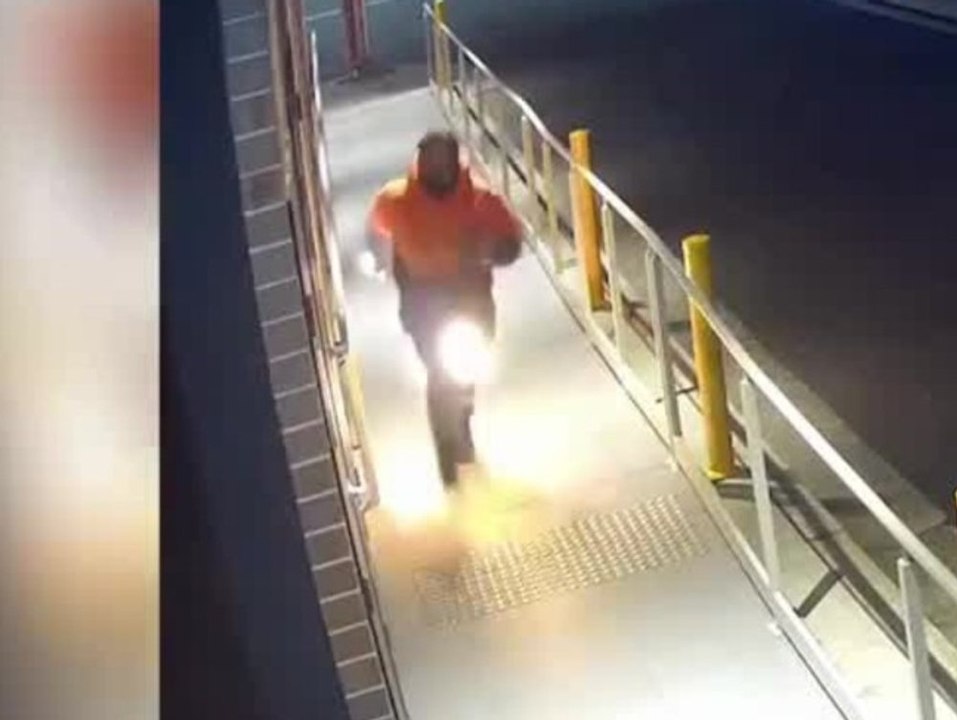 Brandstifter fängt selbst Feuer - und flieht