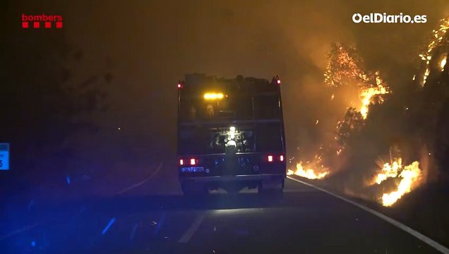 El incendio en el parque natural de Els Ports (Tarragona) arrasa más de 2.300 hectáreas y el viento complica su extinción