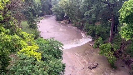 NO COMMENT: La inundación de Texas arrasa un área con campamentos