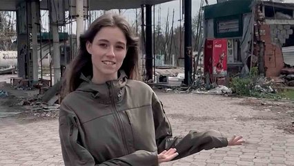 أوكرانية توثق دمار مدينتها في فيديو ينتشر بشكل واسع على مواقع التواصل الاجتماعي
