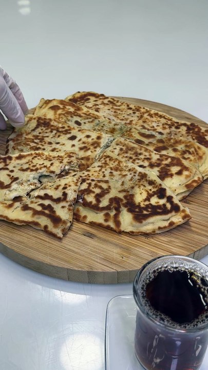 فطائر المقلاة بالجبنة بدون فرن 😍 سريعة وهشة بط...