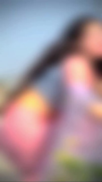 Today I have made a Phone Highway deal with my car on the road, can you guys tell me how it feels. And she has also made the saree in pink colour.