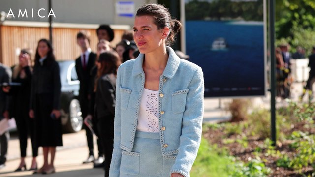 Il look easy chic di Charlotte Casiraghi alla sfilata di Chanel
