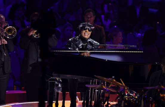 Stevie Wonder has urged the world's leaders to get their s*** together