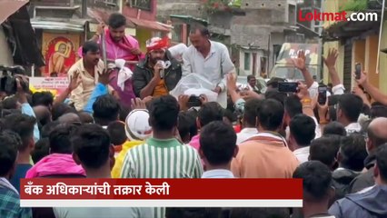 बच्चू कडूंच्या यात्रेत शेतकरी गाडीवर चढला त्यानंतर काय घडलं?