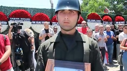 İzmir, Şehit Üsteğmen Ege Akar’ı dualarla son yolculuğuna uğurladı