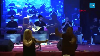 Festivalde sahne alan sanatçının başına dron çarptı