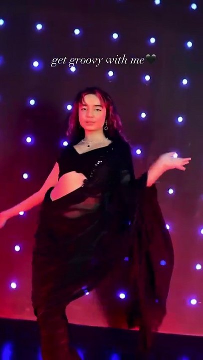 🖤 Slay in Style with This Gorgeous Black Saree Look! ✨