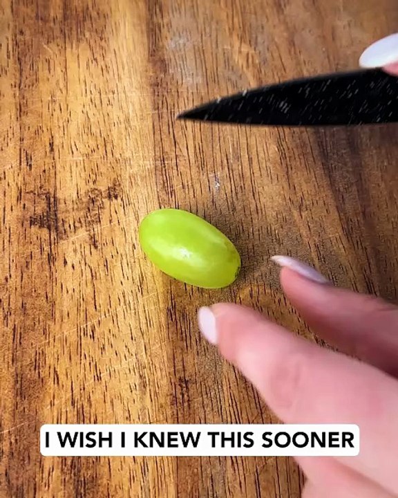 Grapes turned into hearts for a quick snack🍇