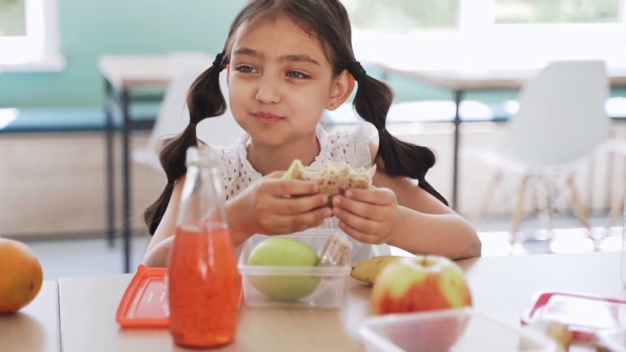 Frutta e verdura nelle scuole, pubblicato il bando
