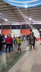 Escándalo en los Juegos Evita: un partido de futsal se convierte en una batalla campal entre jugadores