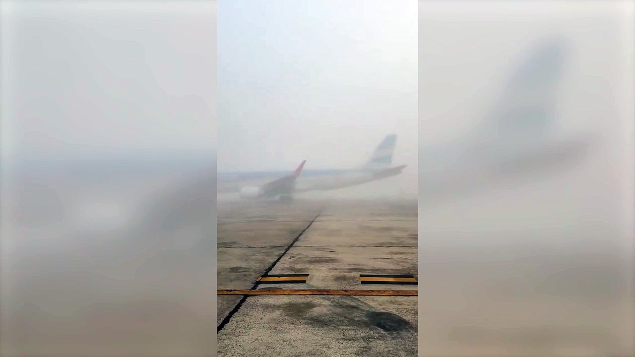 Así se encuentra Ezeiza por la niebla