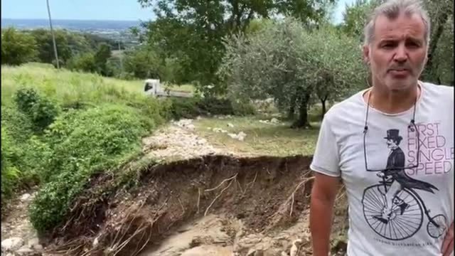 Maltempo, frana a pochi passi dalle case a Sarmede: «Anni che lanciamo l'allarme ma nessuno ci ascolta»