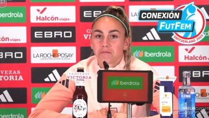 Athenea acaba su rueda de prensa ‘roja de vergüenza’: “Tío, que me han pillado...”