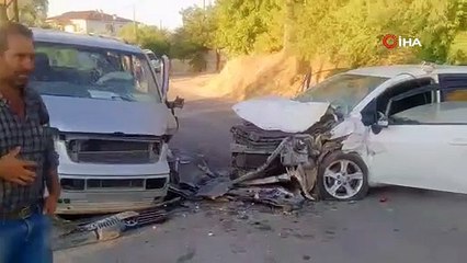 Elazığ’da hafif ticari araç ile otomobil çarpıştı: 1 yaralı