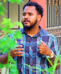 El que se desespera nunca llega y si llega  llega tarde