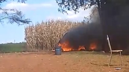 Incêndio destrói veículo na zona rural de Cascavel