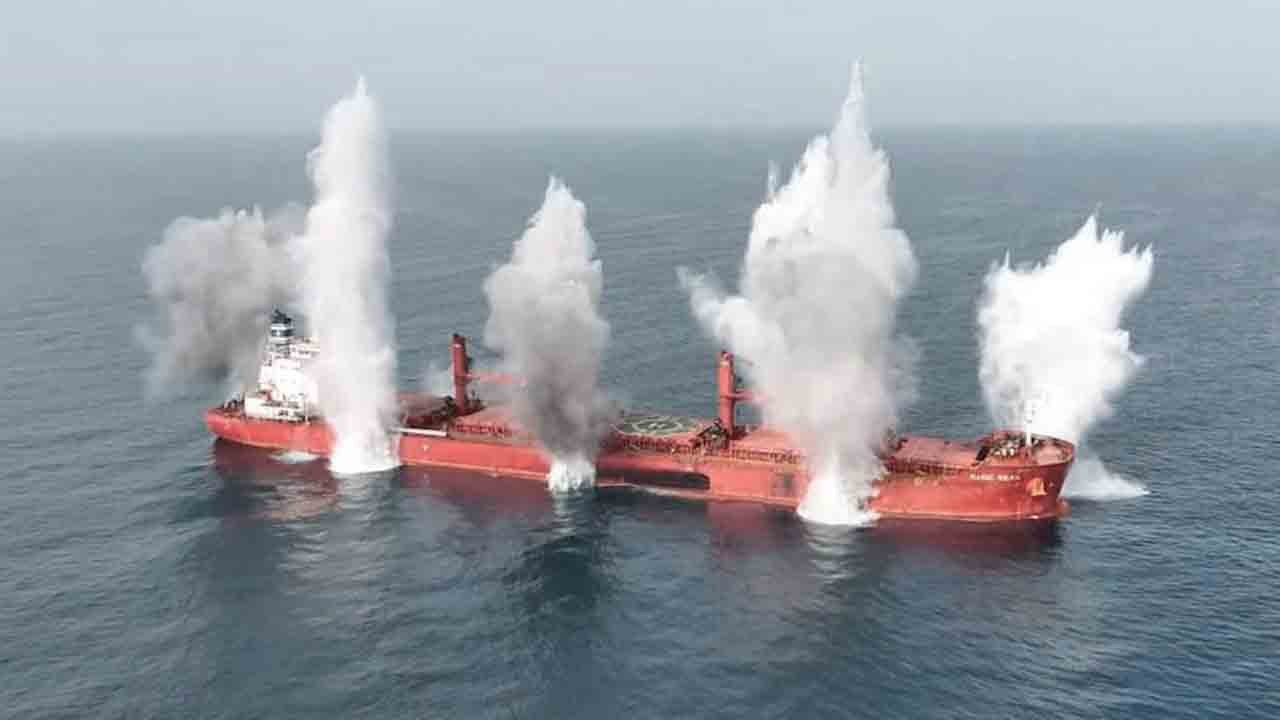 סרטון מראה את הטבעת האונייה Magic Seas על ידי המורדים החות'ים