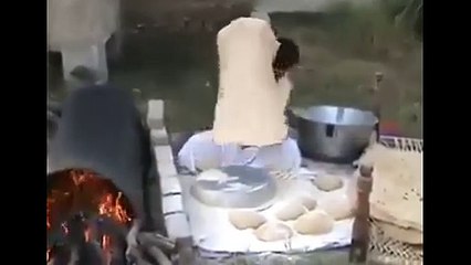 He makes rotis like a boss