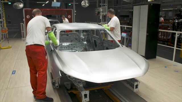 Audi Q3 SUV Production at Győr site - Body shop